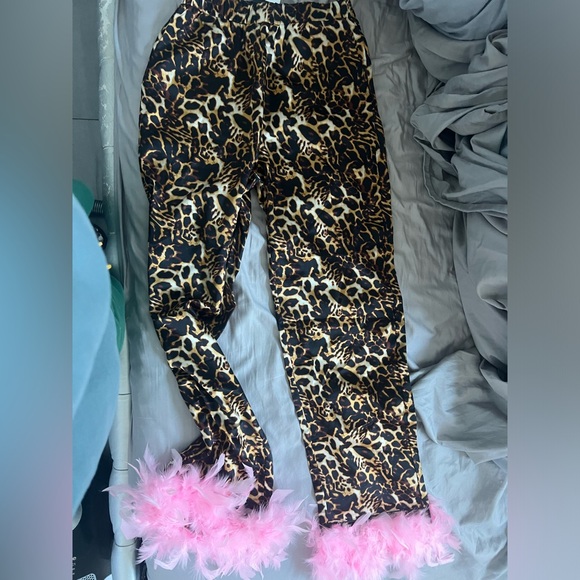 Brand new cheetah satin set with pink feathers size 4 - Picture 4 of 7